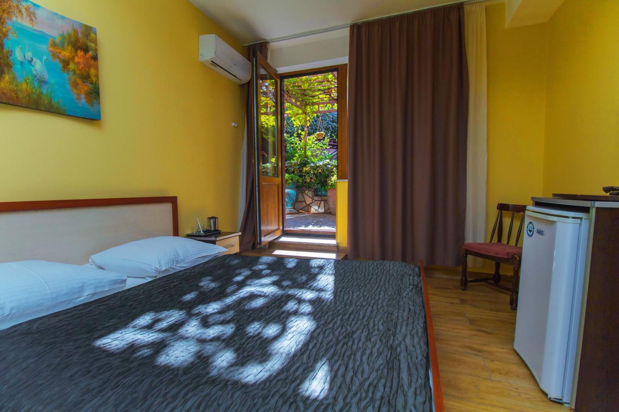 Irmeni Hotel Tbilisi Exteriör bild