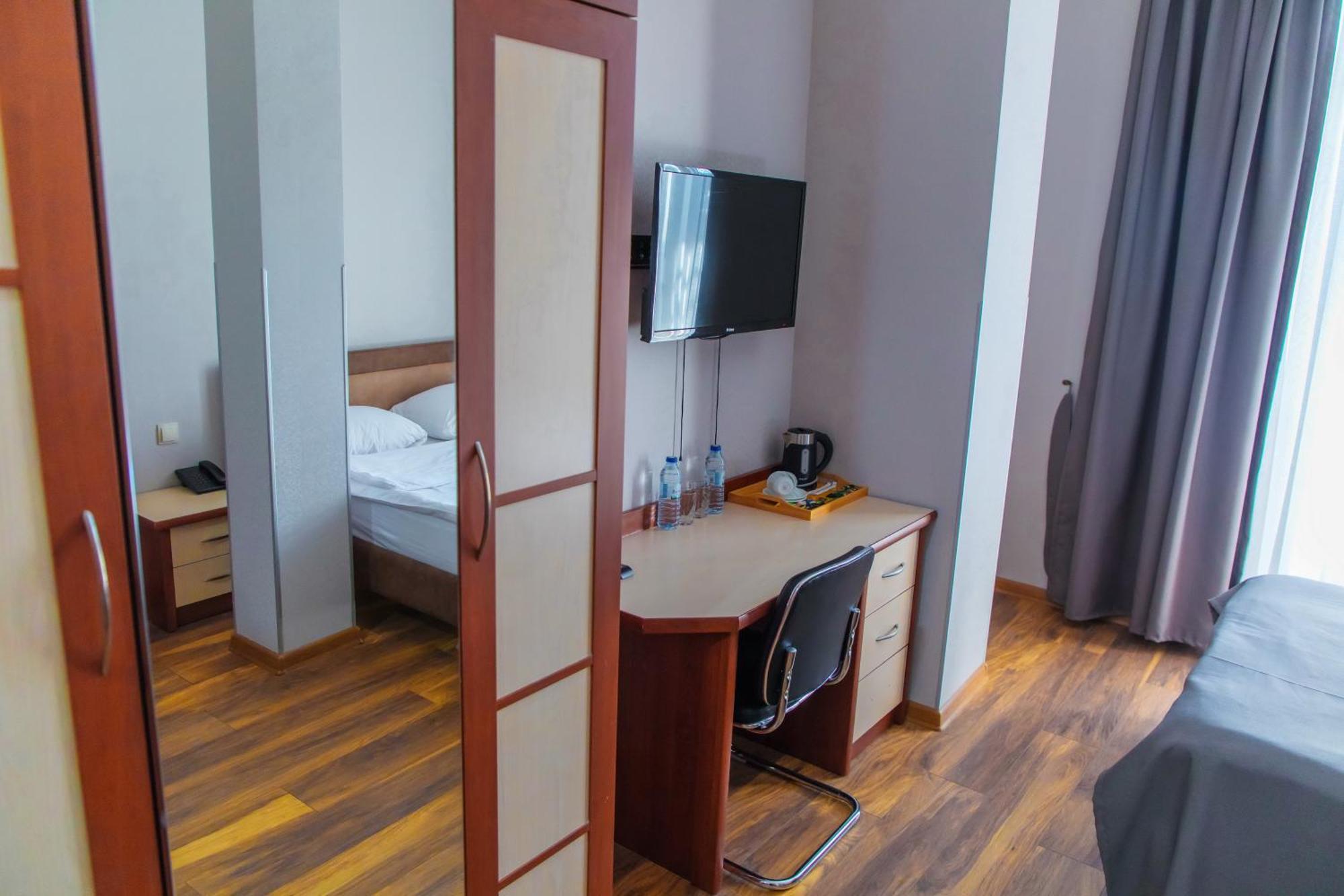Irmeni Hotel Tbilisi Exteriör bild
