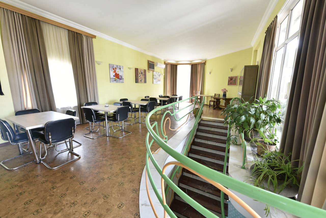 Irmeni Hotel Tbilisi Exteriör bild